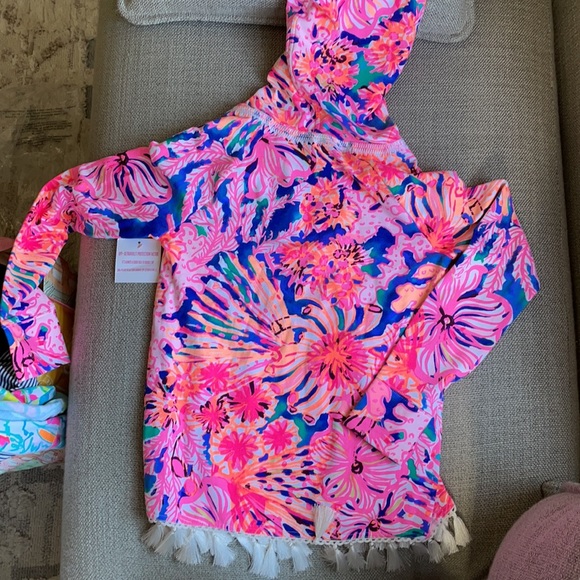 Lilly Pulitzer UPF 50+ Harmon Hoodie - Picture 4 of 4